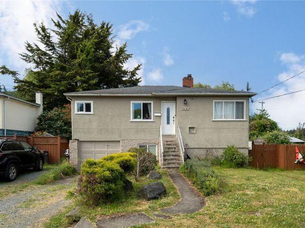 1203 Pearce Cres, Saanich, BC V8X 3S8