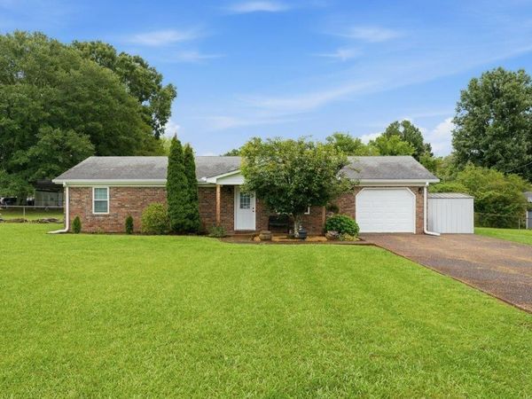 25 Phillips Dr, Killen, AL 35645