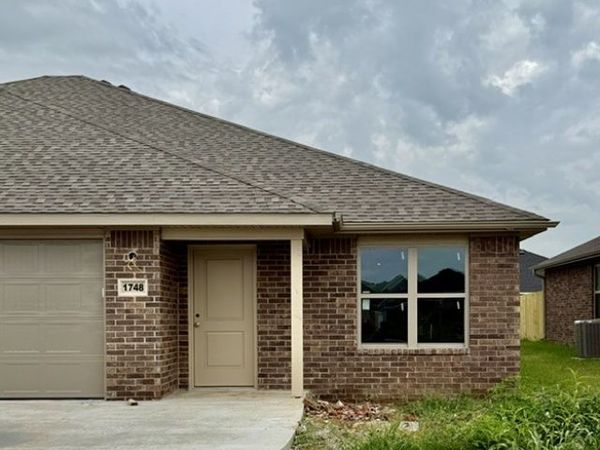 1748 Merworth Street , Gentry, AR 72734
