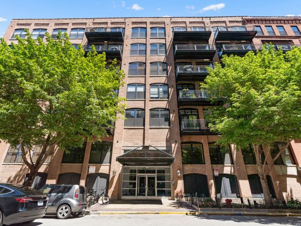 520 W Huron Street , Unit 620, Chicago, IL 60654