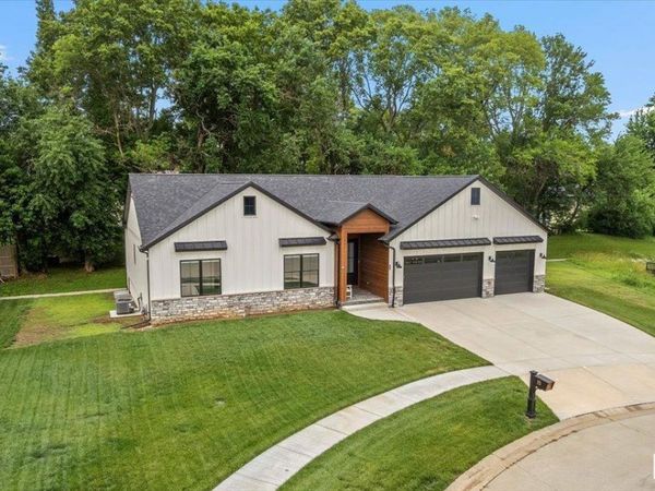 55 Firefly Court, Chatham, IL 62629