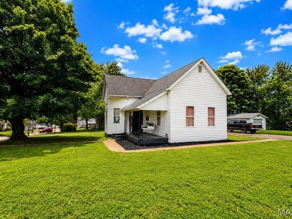 418 E Marvin Avenue, Fredericktown, MO 63645