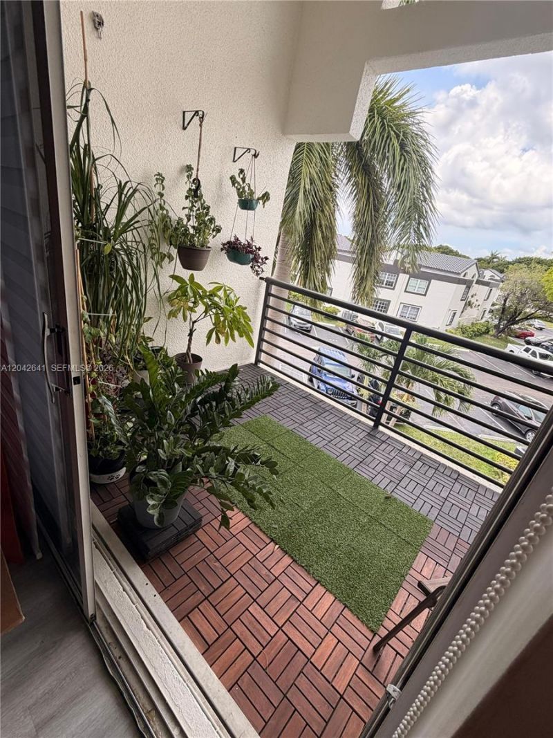 9731 Fontainebleau Blvd, Unit F314, Miami, FL 33172 Photo