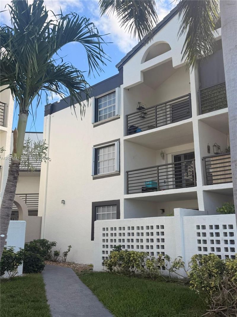 9731 Fontainebleau Blvd, Unit F314, Miami, FL 33172 Photo