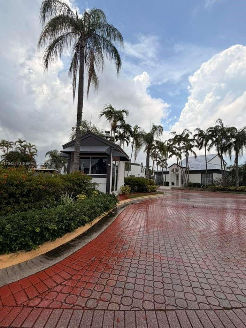 9731 Fontainebleau Blvd, Unit F314, Miami, FL 33172 Photo