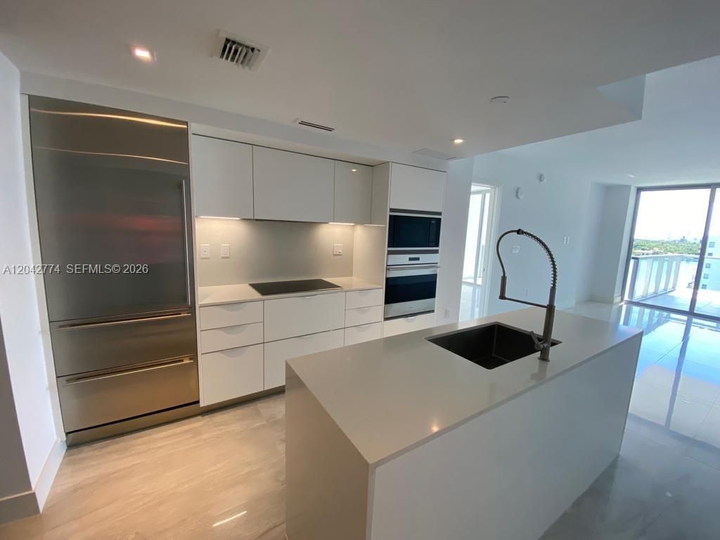 9521 E Bay Harbor Dr , Unit 605, Bay Harbor Islands, FL 33154 Photo