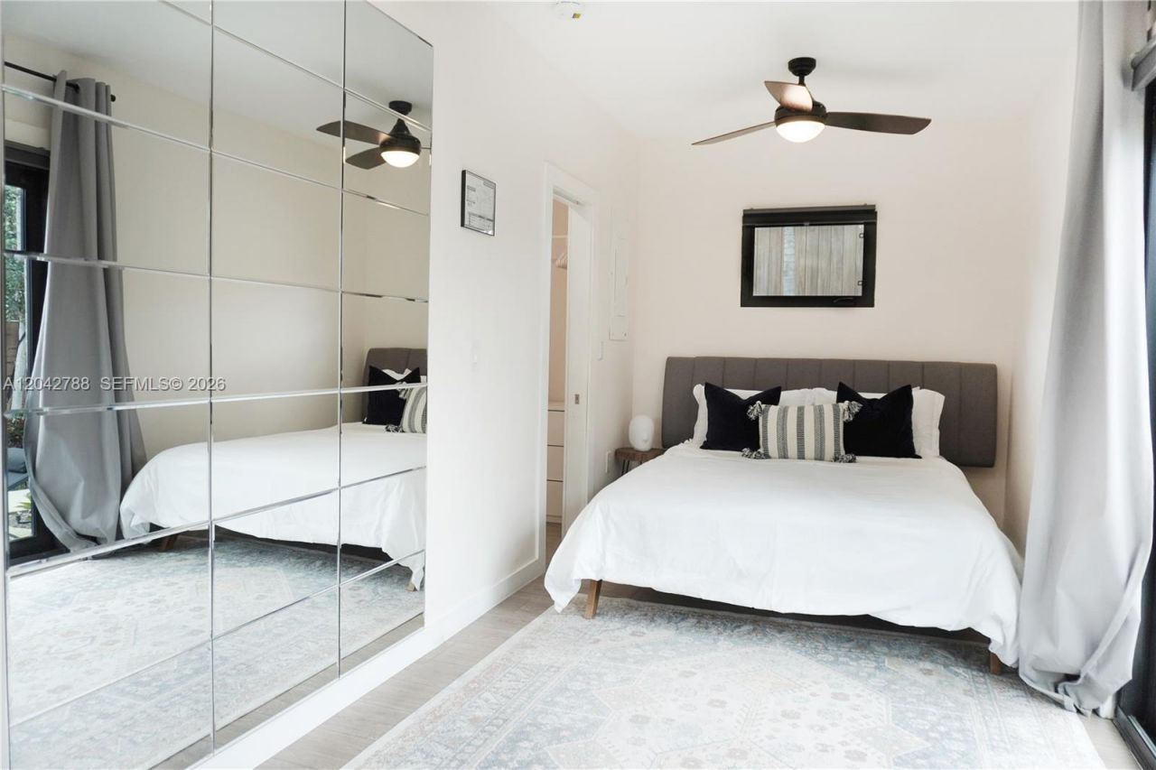 1240 NE 17th Ave, Unit 2, Fort Lauderdale, FL 33304 Photo