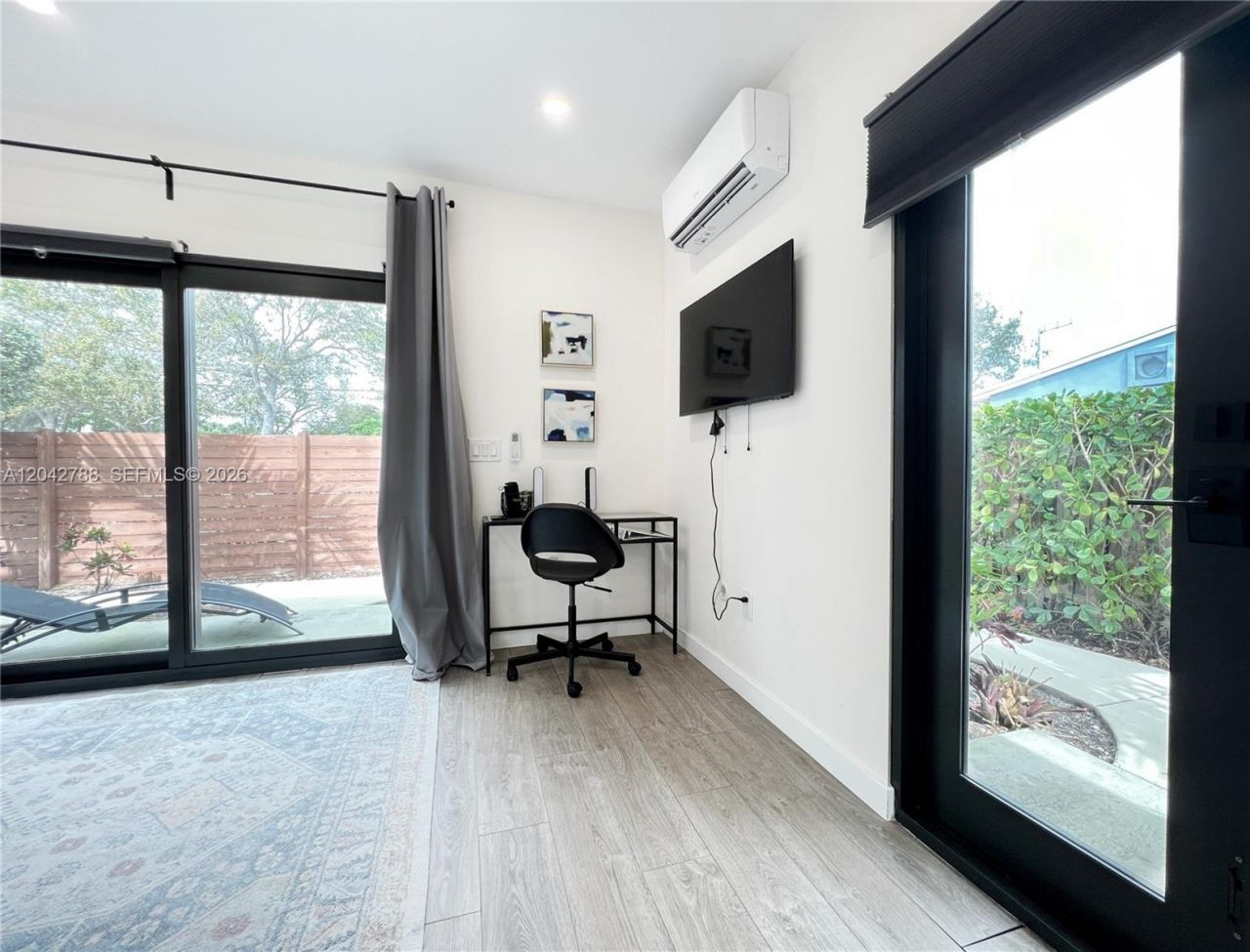1240 NE 17th Ave, Unit 2, Fort Lauderdale, FL 33304 Photo