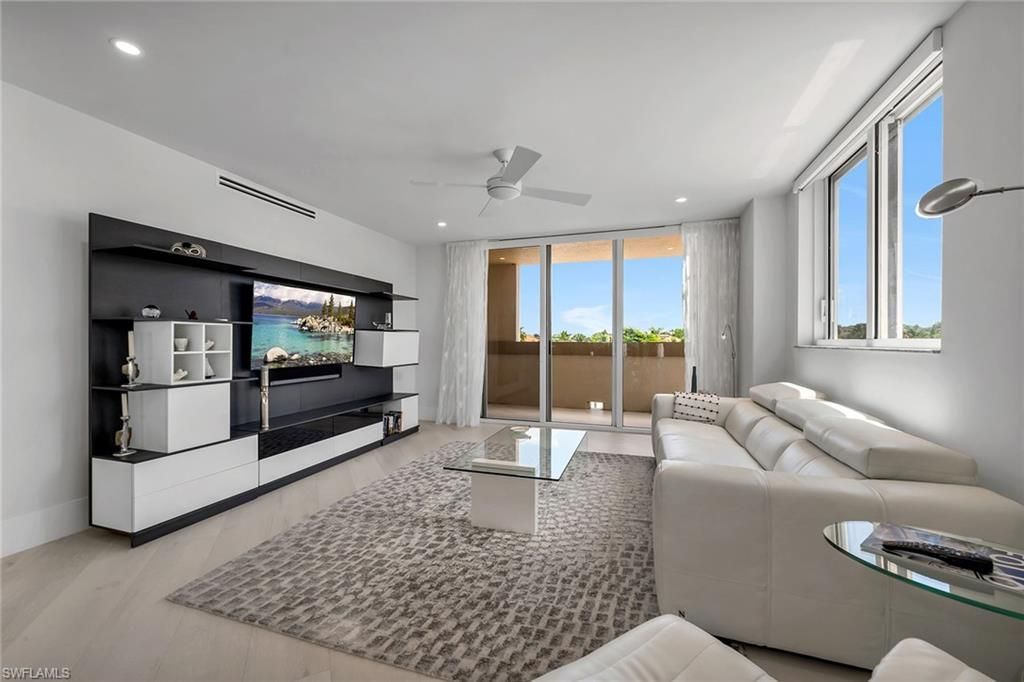 6597 Nicholas Blvd, Unit 401, Naples, FL 34108 Photo