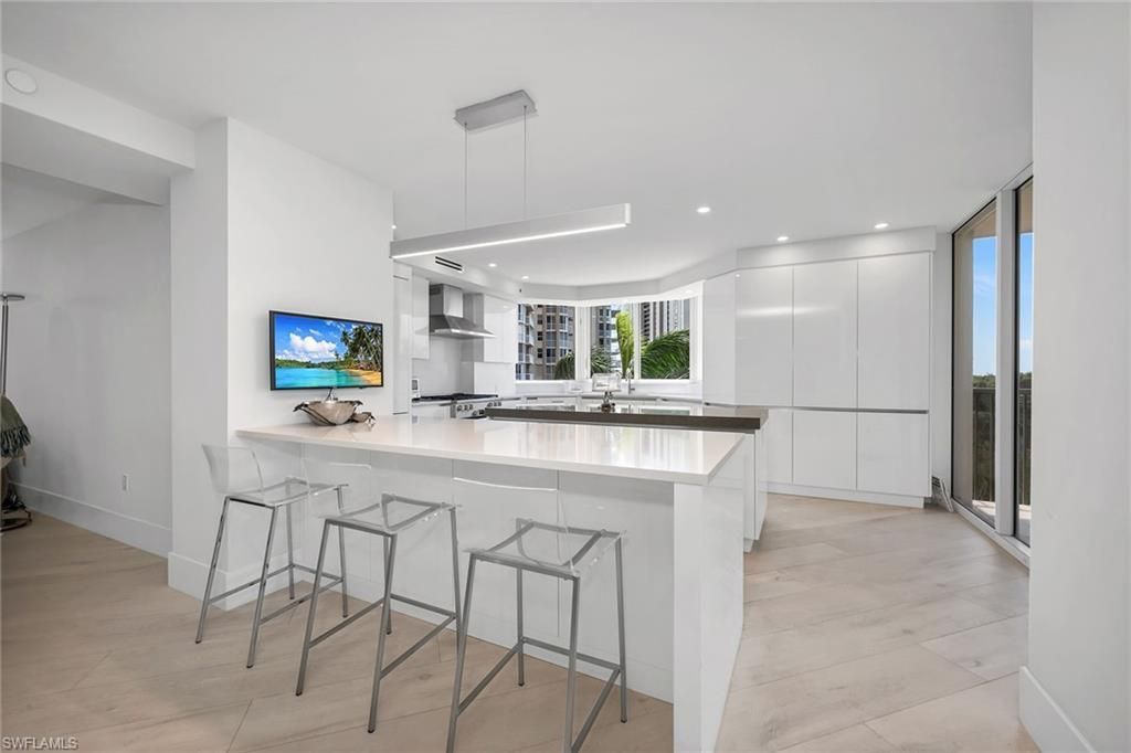 6597 Nicholas Blvd, Unit 401, Naples, FL 34108 Photo