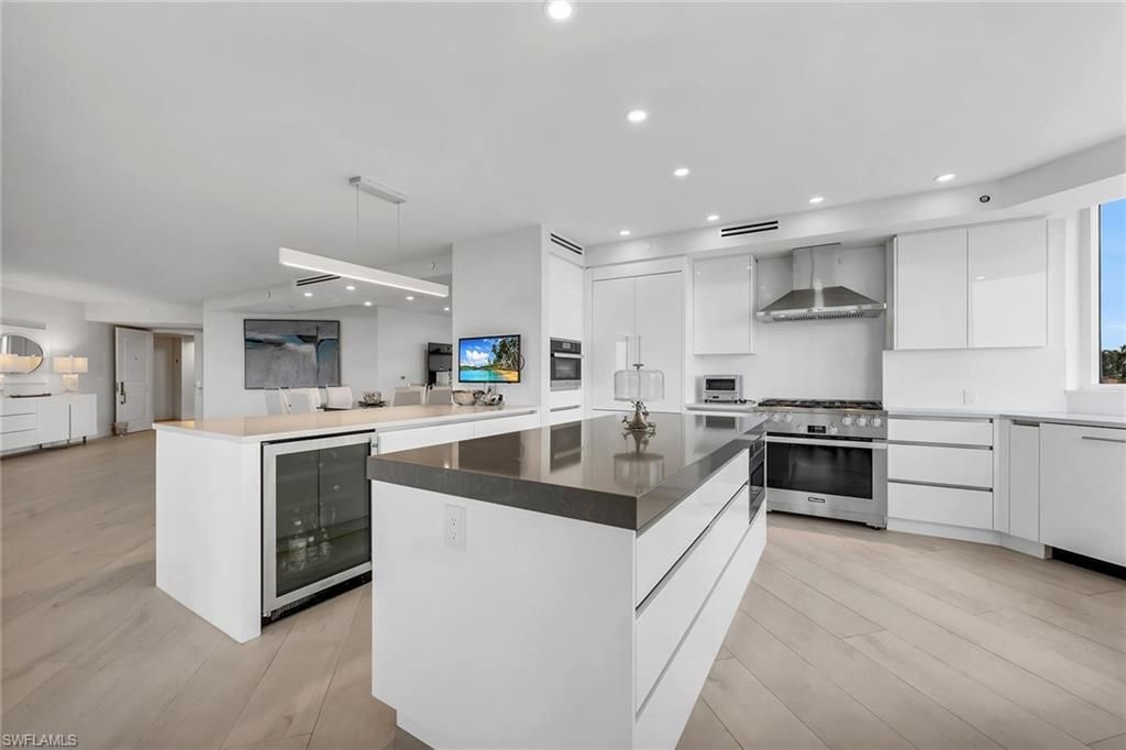 6597 Nicholas Blvd, Unit 401, Naples, FL 34108 Photo