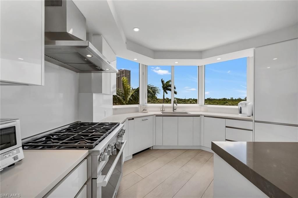 6597 Nicholas Blvd, Unit 401, Naples, FL 34108 Photo