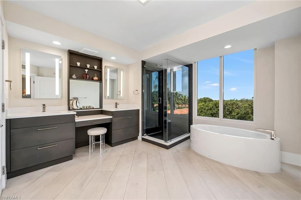 6597 Nicholas Blvd, Unit 401, Naples, FL 34108 Photo