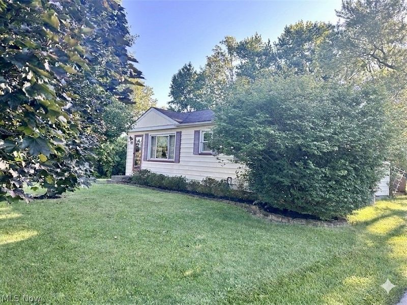 27 Woodland Drive, New Middletown, OH 44442 Photo 2