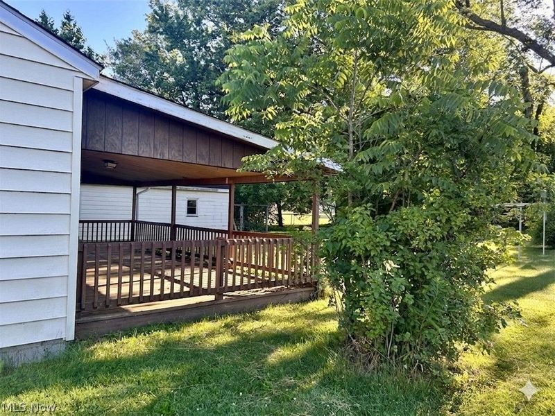 27 Woodland Drive, New Middletown, OH 44442 Photo 3
