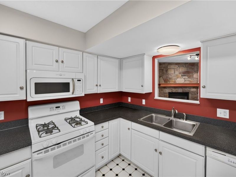 5005 Bar Harbor Lane, Unit 5005, Stow, OH 44224 Photo 7