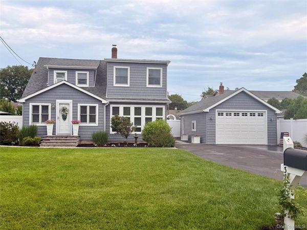 379 Blossom Street, Holbrook, NY 11741