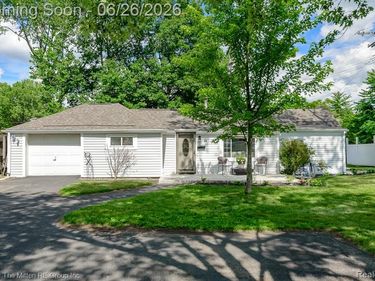30 Wexford Avenue, Belleville, MI 48111