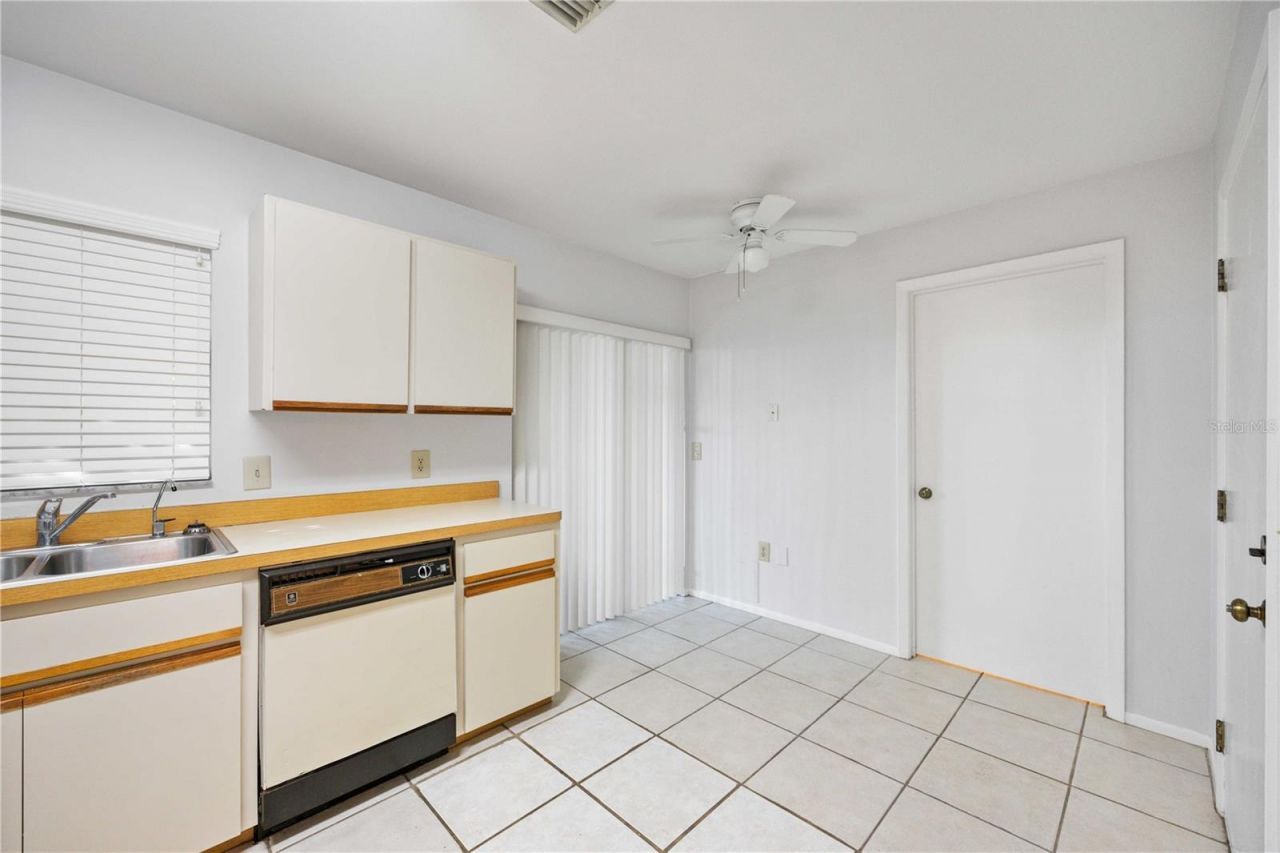 3411 57th Avenue Drive W, Unit 6, Bradenton, FL 34210 Photo