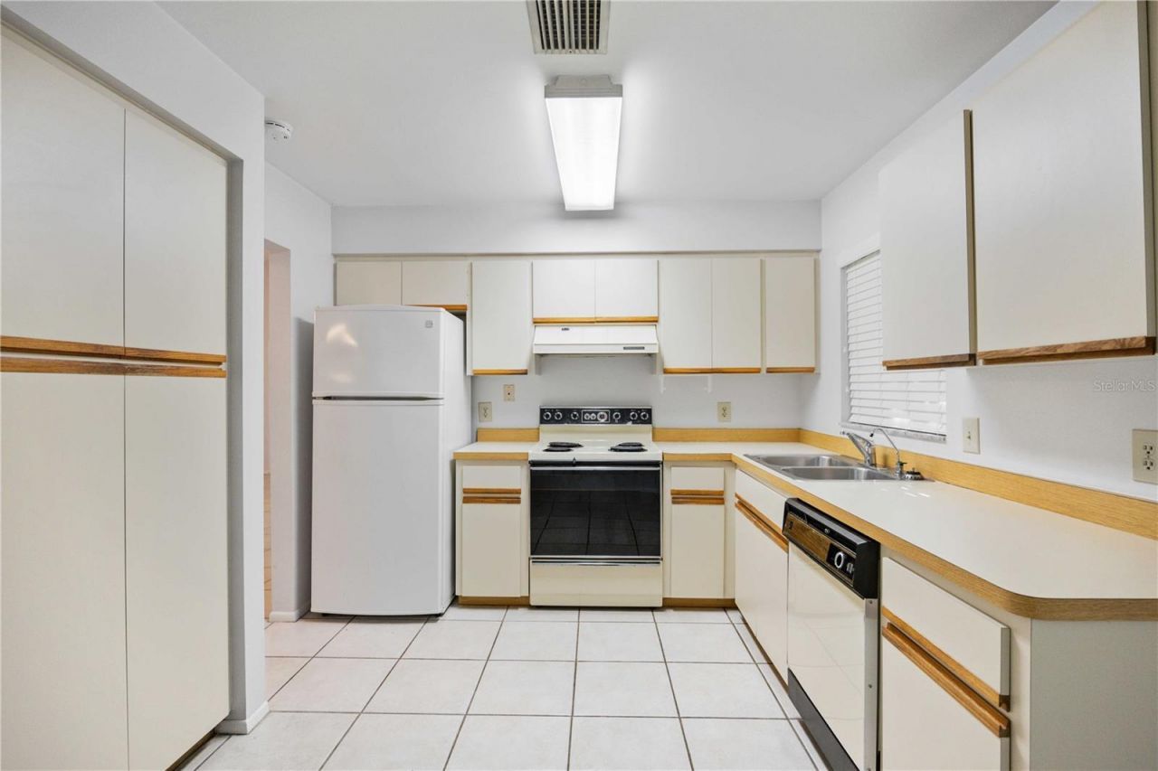 3411 57th Avenue Drive W, Unit 6, Bradenton, FL 34210 Photo