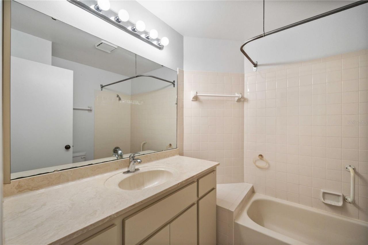 3411 57th Avenue Drive W, Unit 6, Bradenton, FL 34210 Photo
