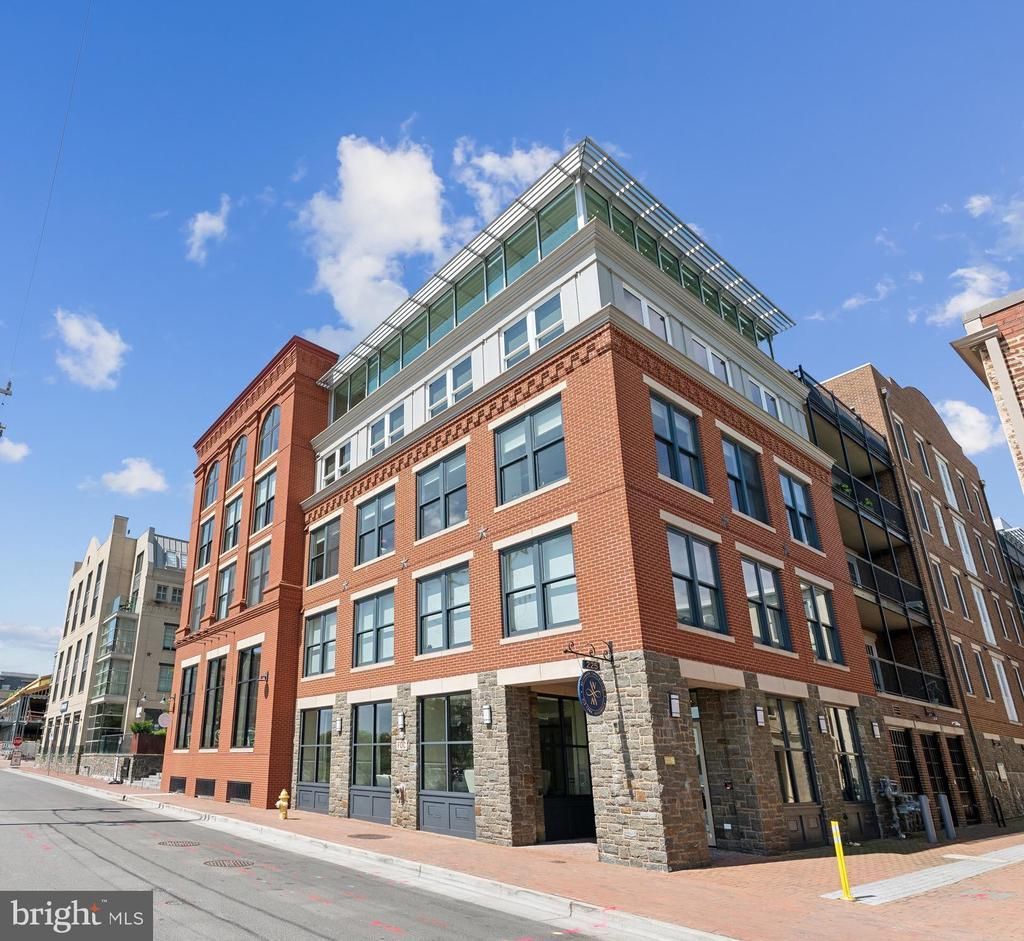 225 Strand Street , Unit 202, Alexandria, VA 22314 Main Photo