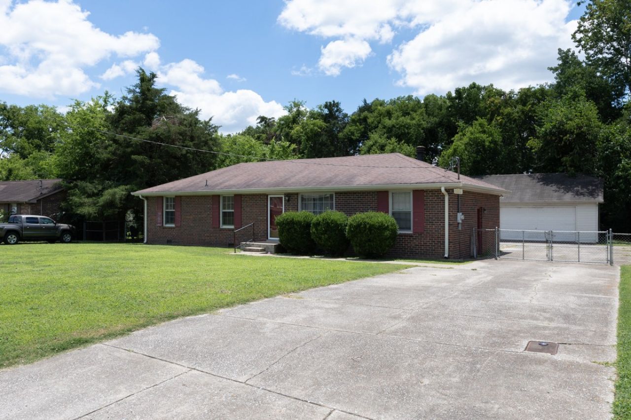 121 Bostring Dr, Hendersonville, TN 37075 Main Photo