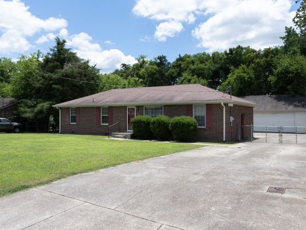 121 Bostring Dr , Hendersonville, TN 37075