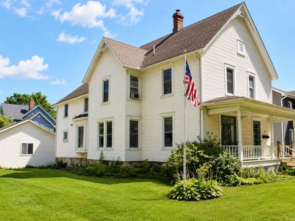 222 W Jackson Street , Morris, IL 60450