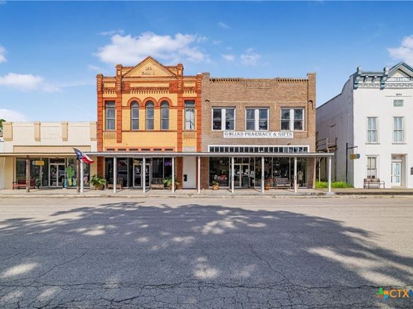 212 S Commercial Street , Goliad, TX 77963
