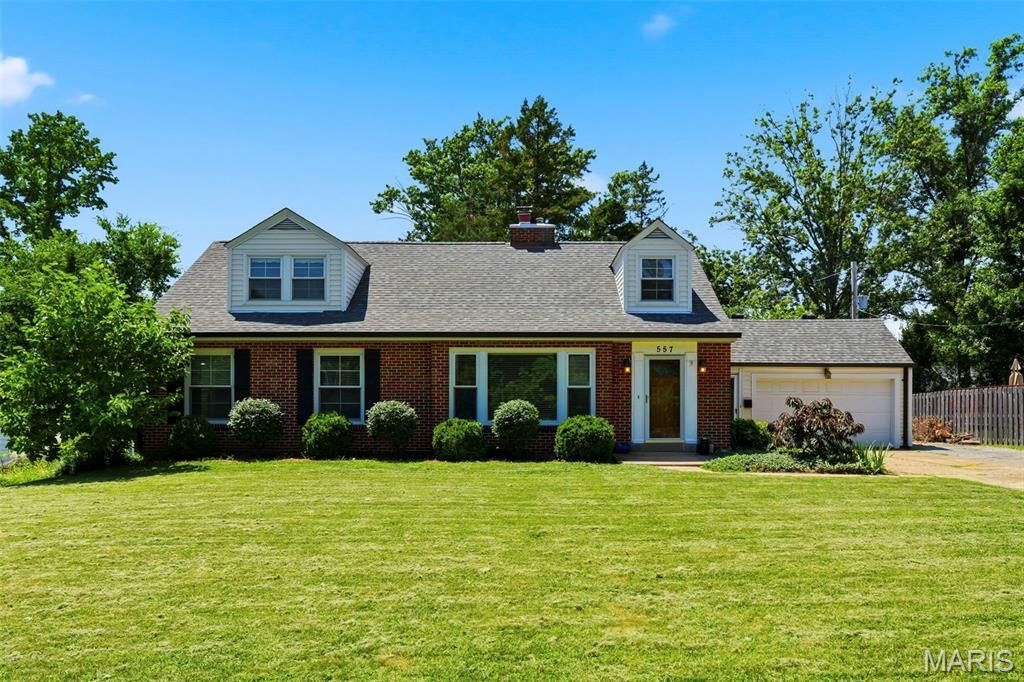 557 N Woodlawn Avenue , Kirkwood, MO 63122 Main Photo