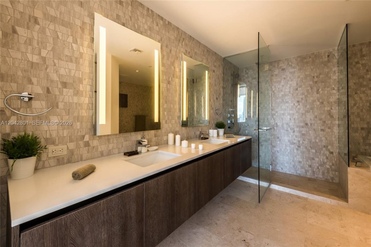 88 SW 7 Street, Unit 3403, Miami, FL 33130 Photo