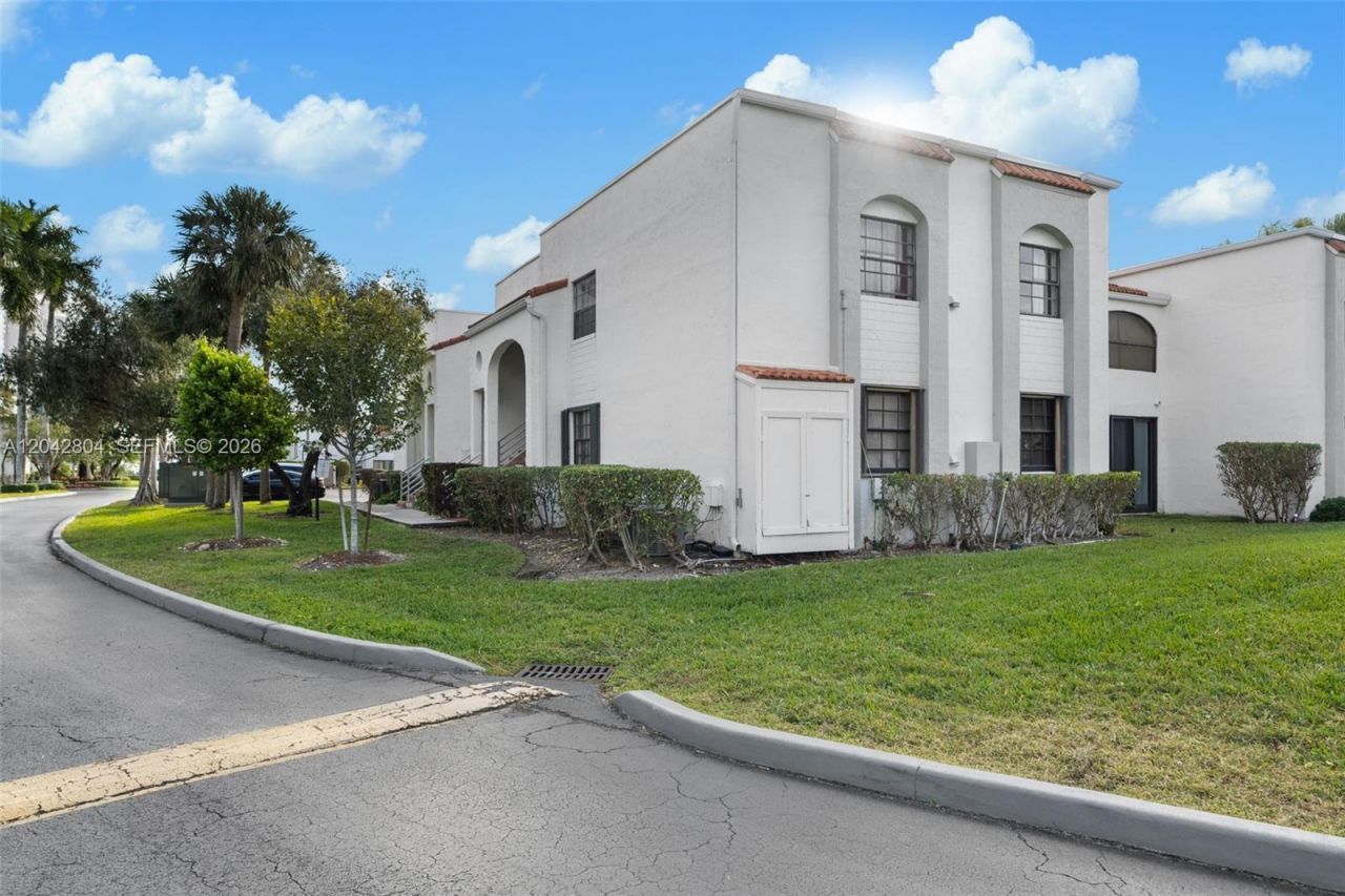 3571 Magellan Cir , Unit 343-4, Aventura, FL 33180 Main Photo
