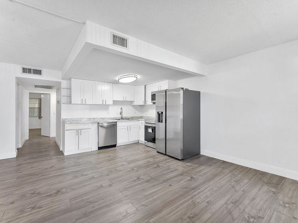 1052 Hythe C, Boca Raton, FL 33434