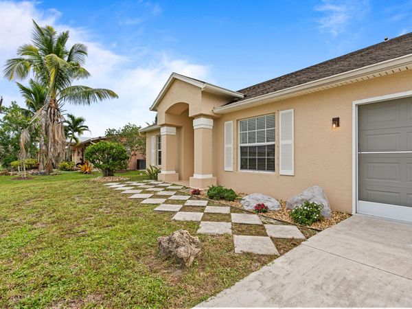 516 SE Crosspoint Drive, Port St. Lucie, FL 34983