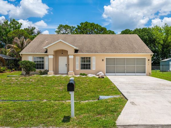 516 SE Crosspoint Drive, Port St. Lucie, FL 34983