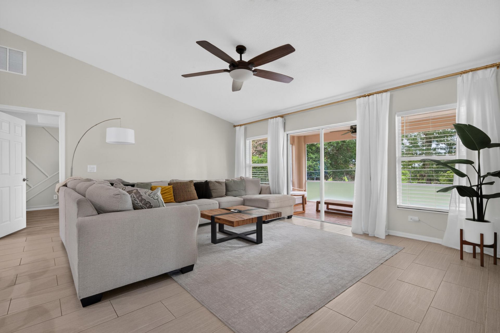 516 SE Crosspoint Drive, Port Saint Lucie, FL 34983 Photo