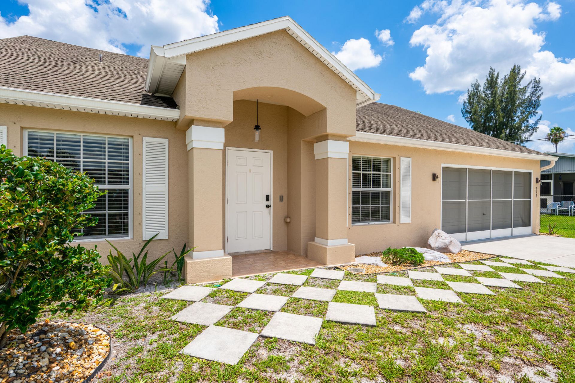 516 SE Crosspoint Drive, Port Saint Lucie, FL 34983 Photo