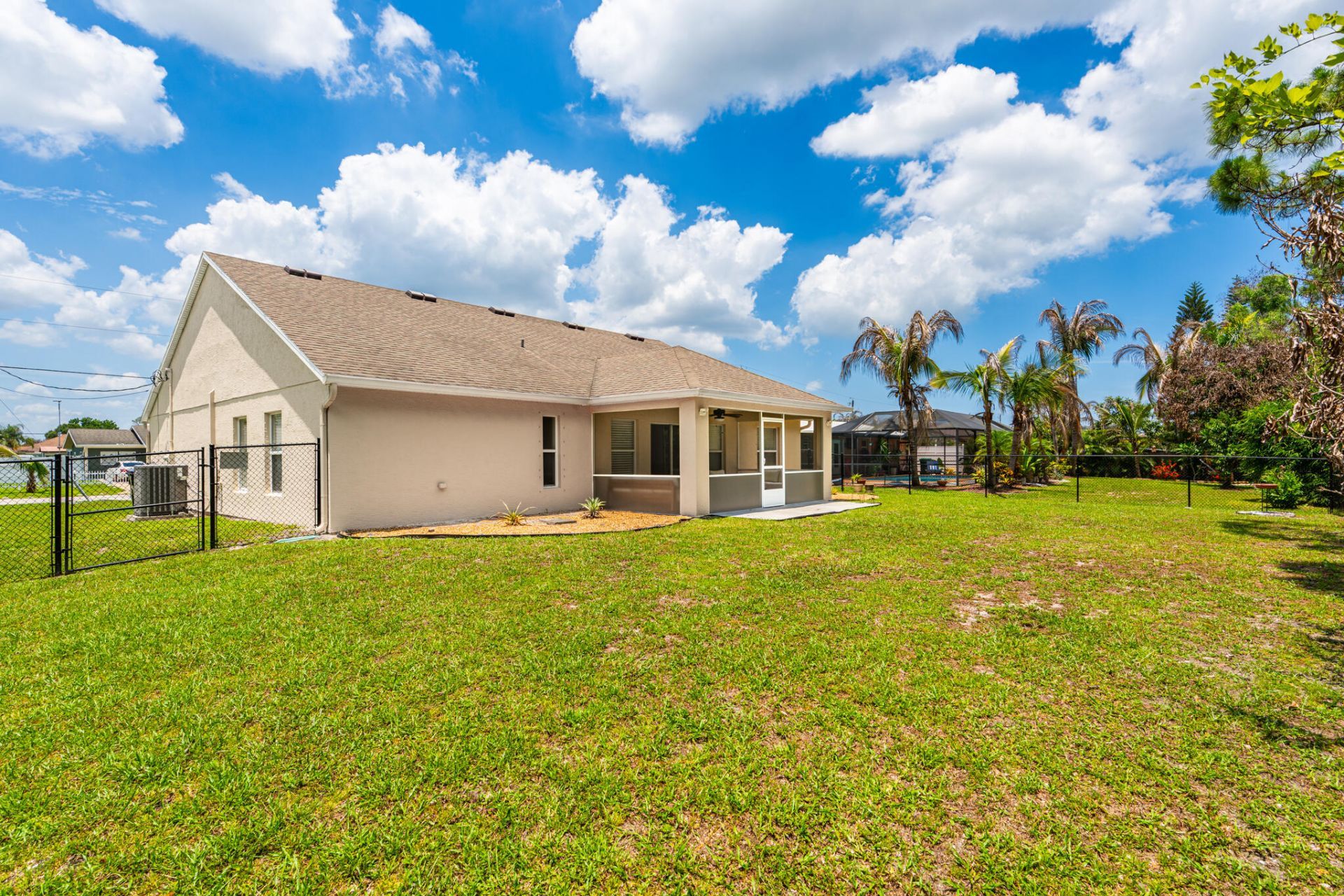 516 SE Crosspoint Drive, Port Saint Lucie, FL 34983 Photo