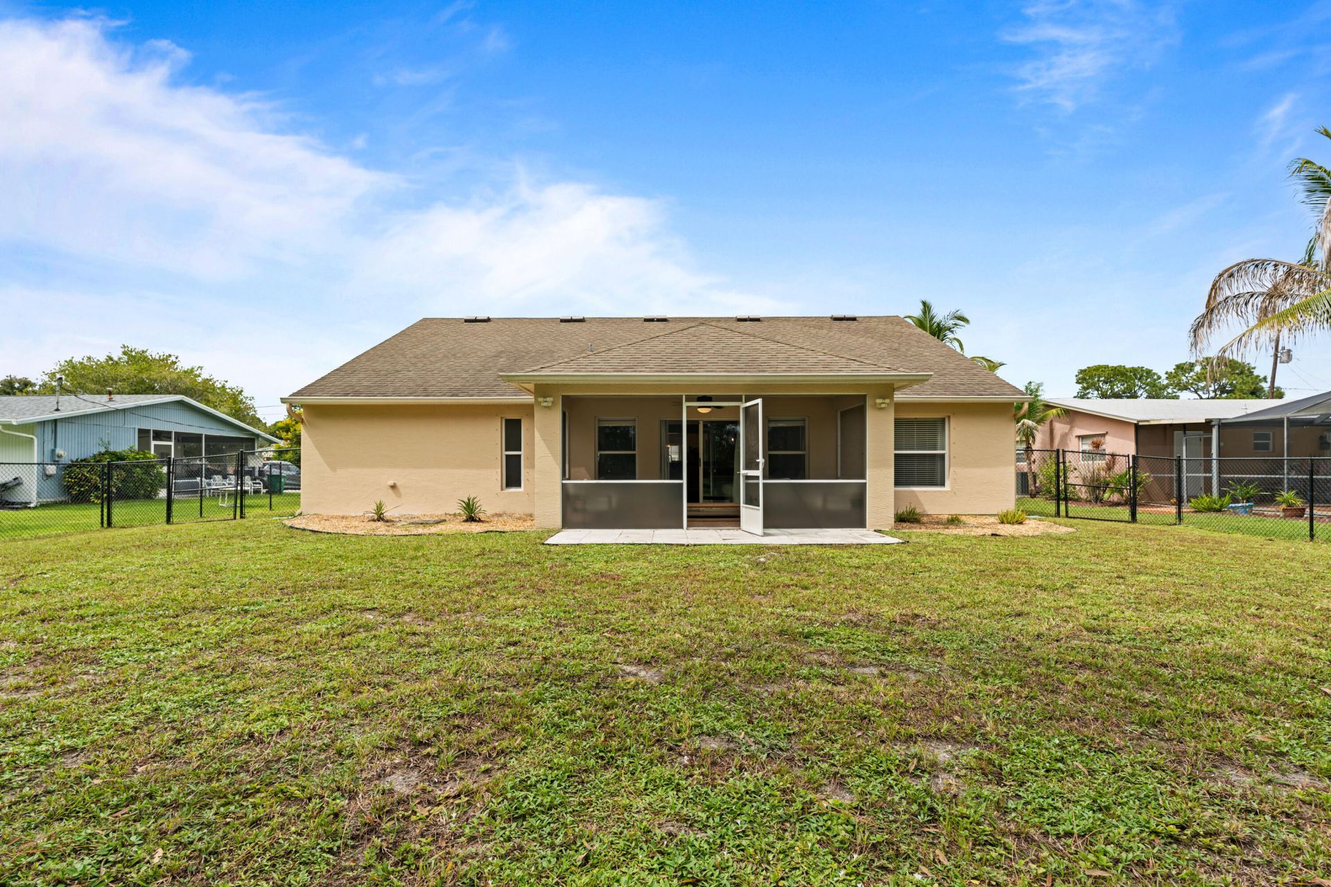 516 SE Crosspoint Drive, Port Saint Lucie, FL 34983 Photo