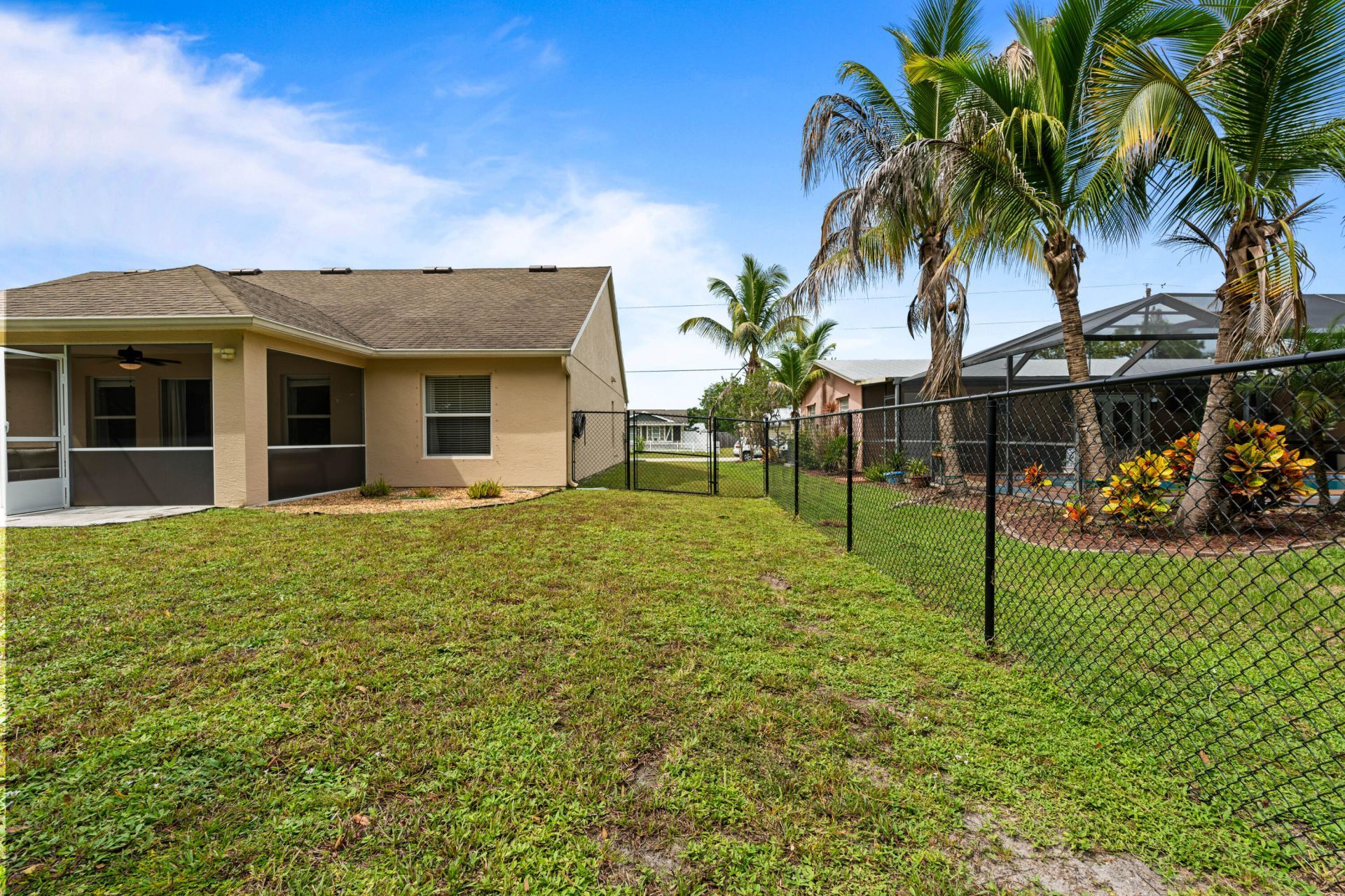 516 SE Crosspoint Drive, Port Saint Lucie, FL 34983 Photo