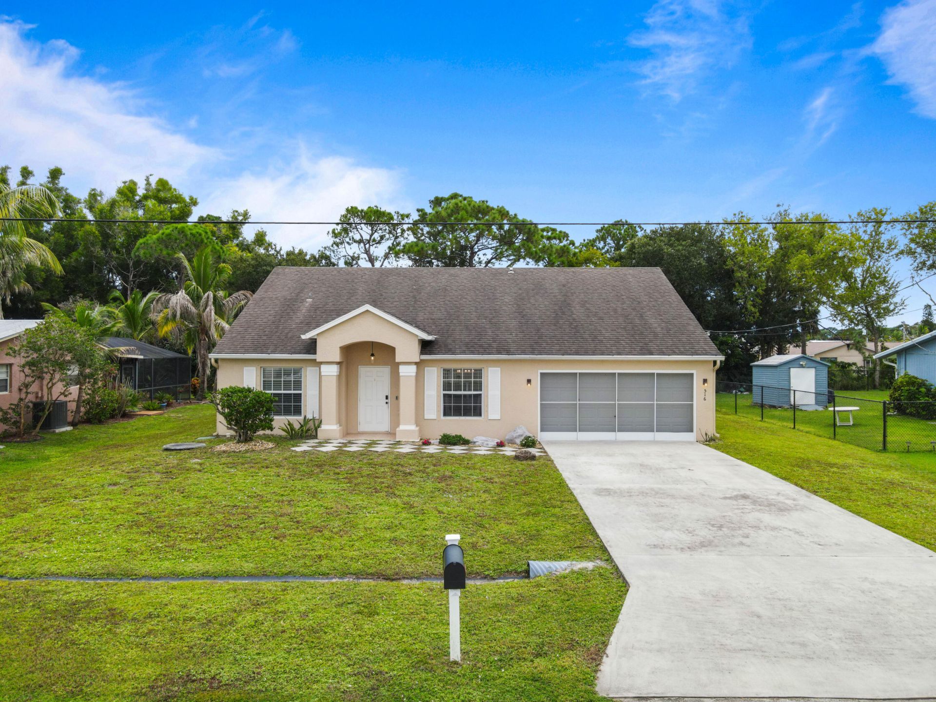 516 SE Crosspoint Drive, Port Saint Lucie, FL 34983 Photo