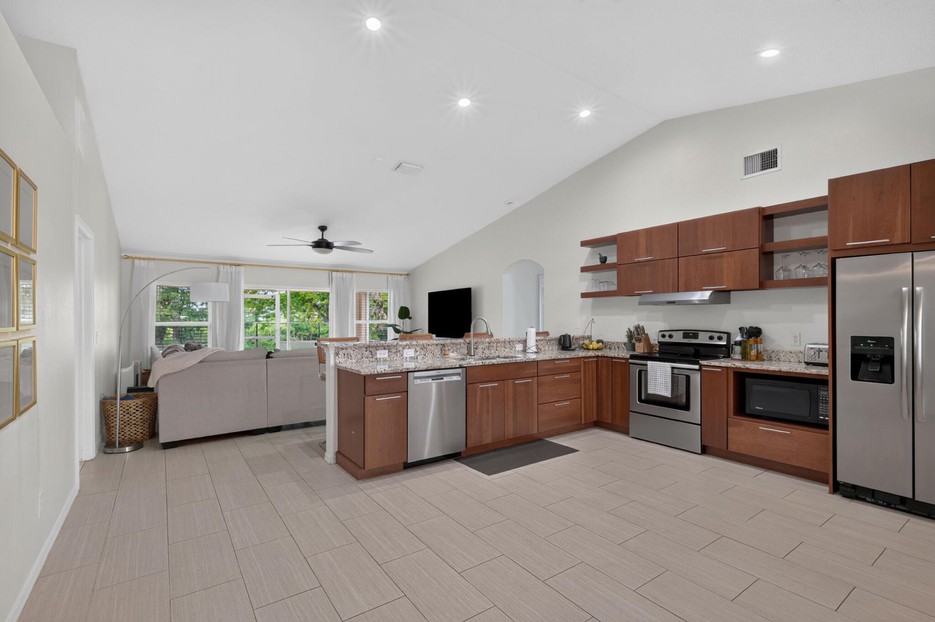 516 SE Crosspoint Drive, Port Saint Lucie, FL 34983 Photo