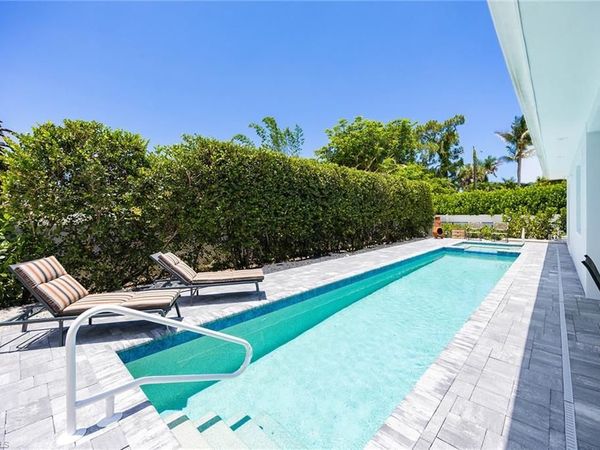 1232 Royal Palm DR, NAPLES, FL 34103