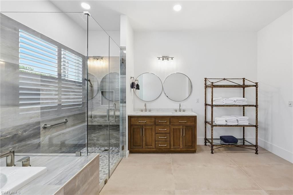 1232 Royal Palm Dr, Naples, FL 34103 Photo