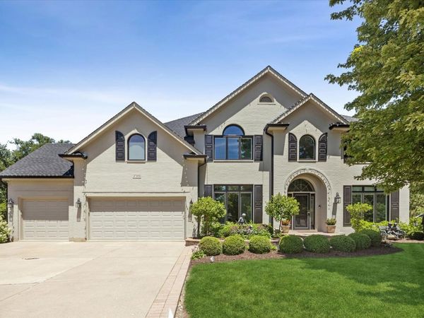 2S351 Chaucer Court, Glen Ellyn, IL 60137