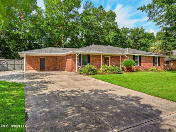 514 Sunset Drive, Bay Saint Louis, MS 39520