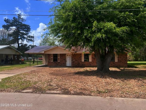 802 Gentle Ben Avenue, Yazoo City, MS 39194