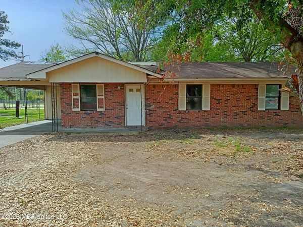 802 Gentle Ben Avenue, Yazoo City, MS 39194