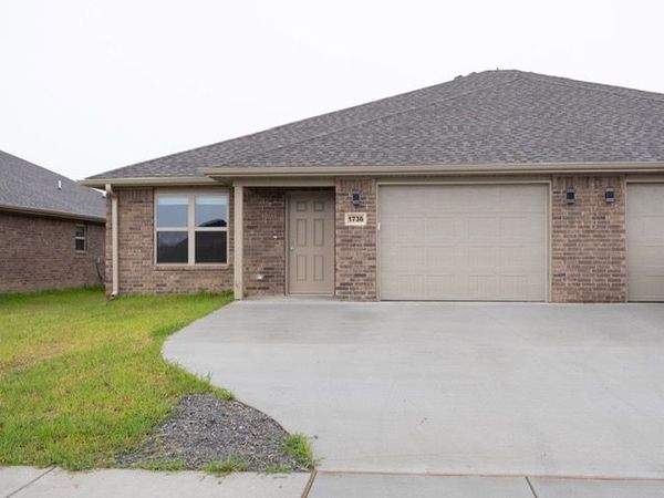 1736 Merworth Street , Gentry, AR 72734